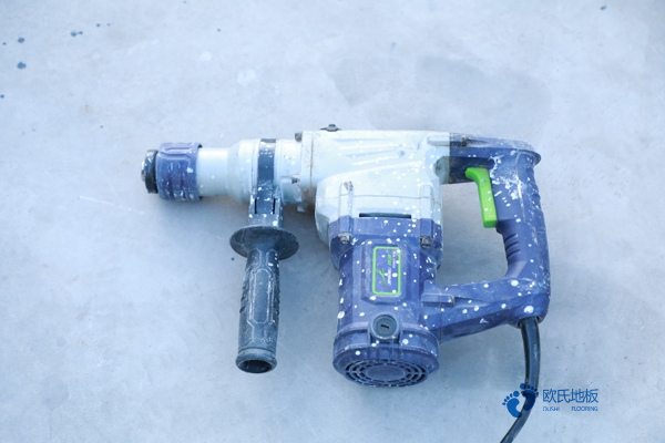 室內(nèi)運(yùn)動木地板施工視頻教程2